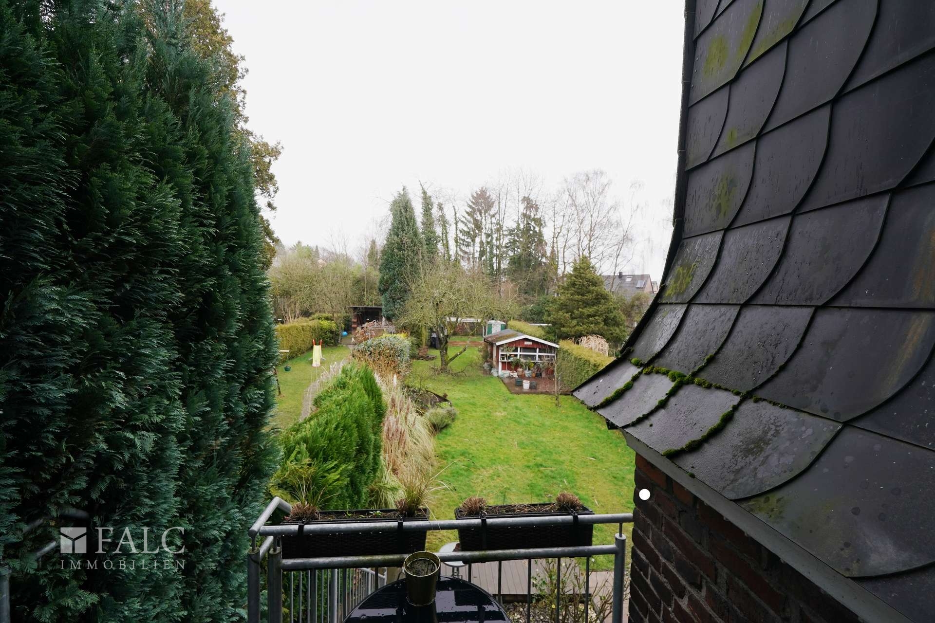 Balkonblick ins Gartenhinterland